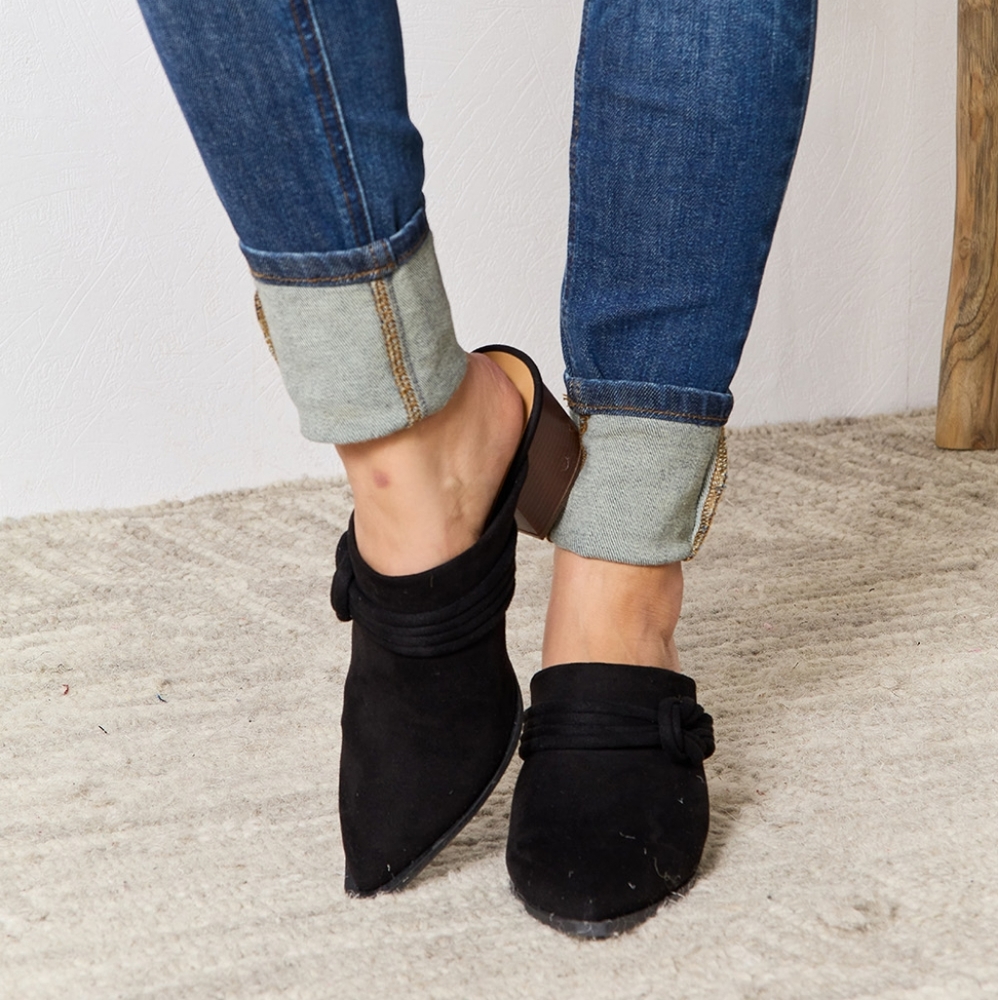 East Lion Corp Pointed-Toe Braided Trim Mules